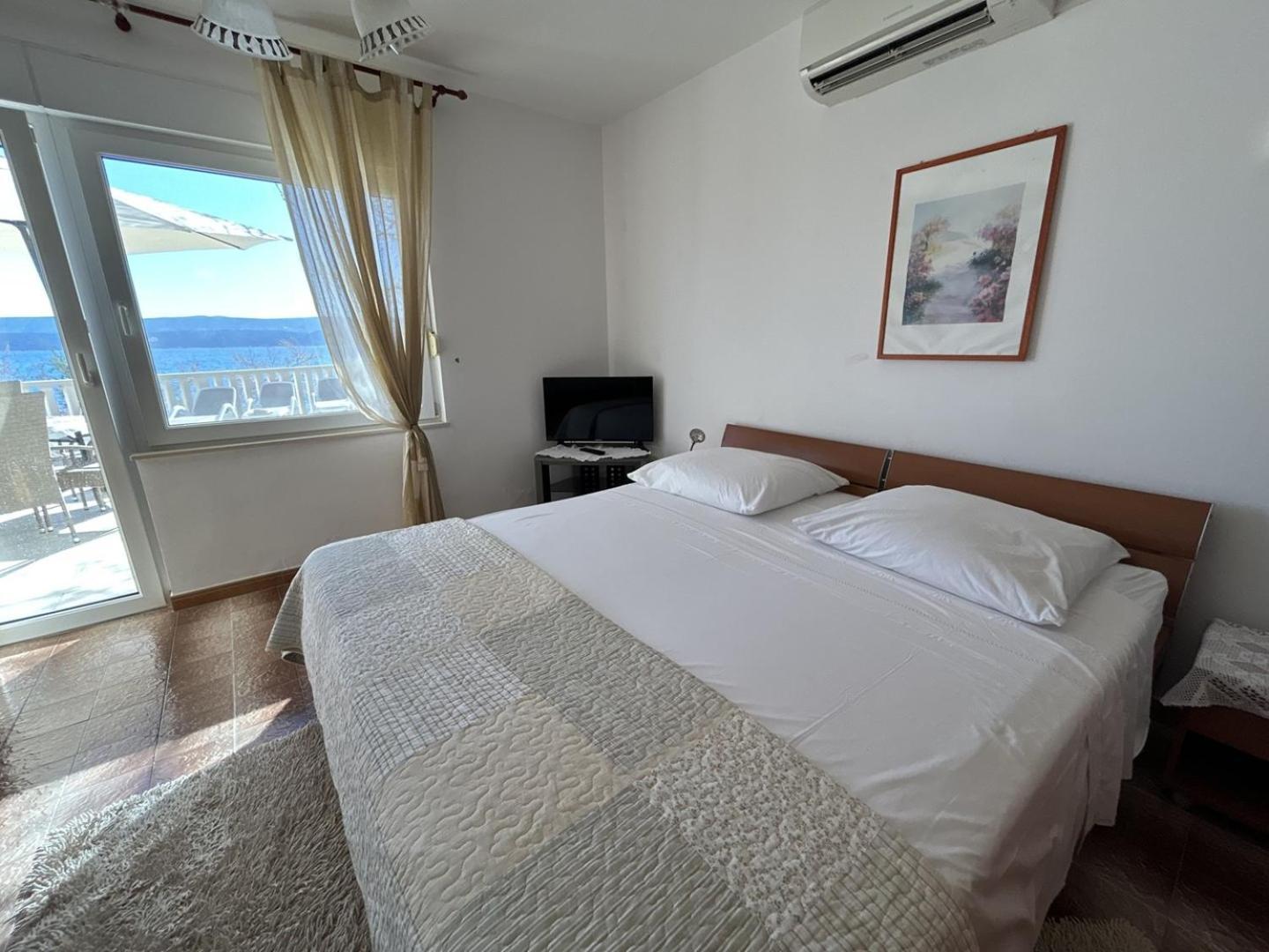 Azure Apartments By The Sea Near City Омиш Экстерьер фото